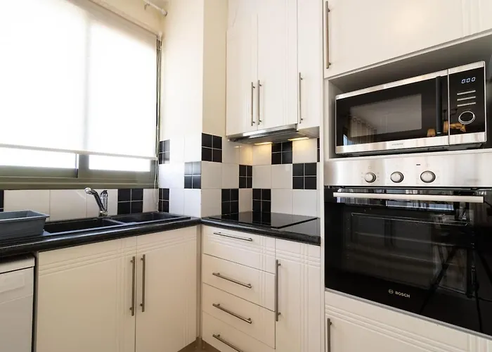 Jasmine - Peaceful 2-br Retreat In Appartement