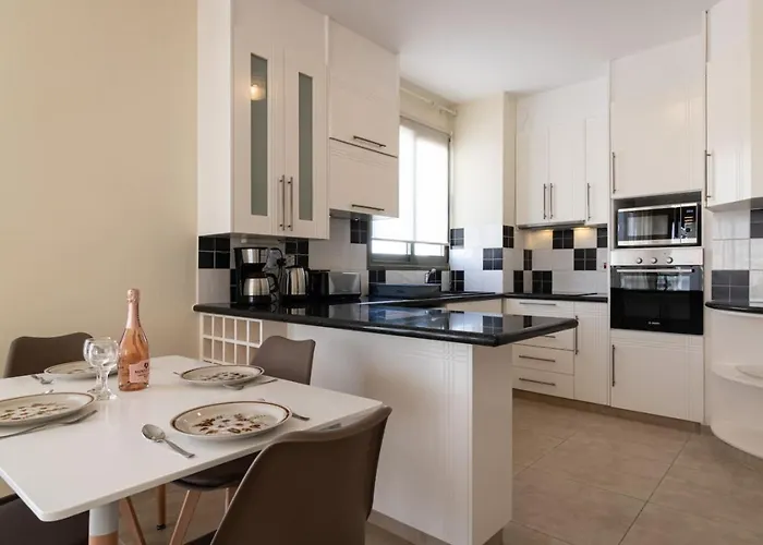 Jasmine - Peaceful 2-br Retreat In Appartement Paphos